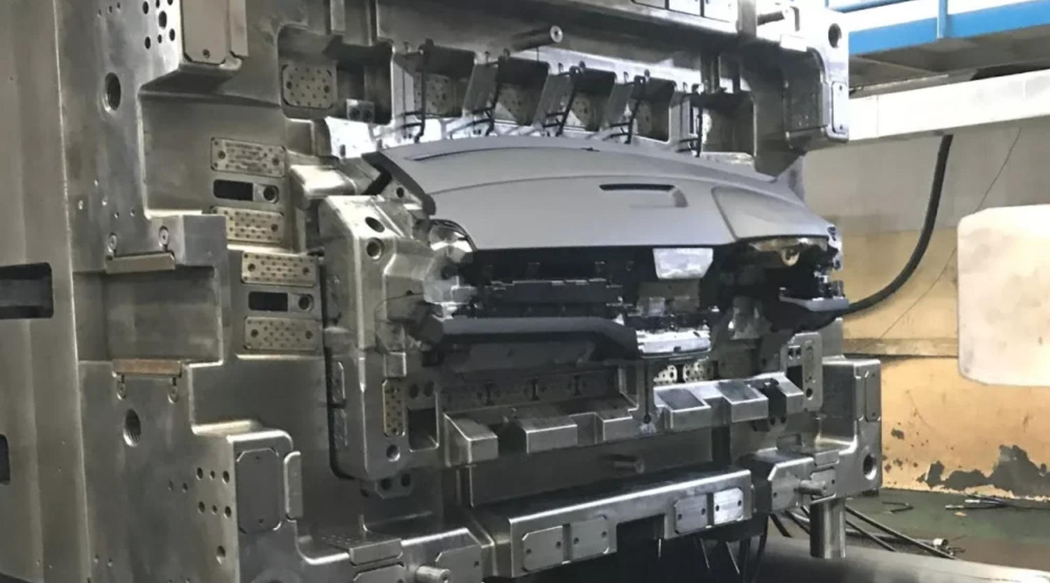 injection molding automotive-1